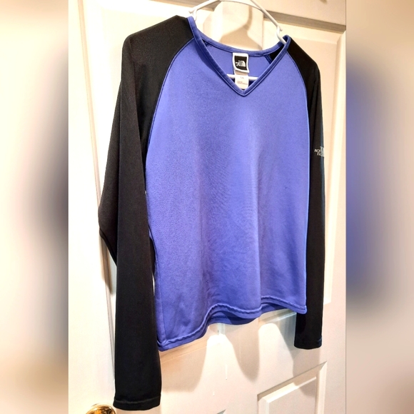 The North Face Long Sleeve V-neck Polyester Shirt size Large - Picture 2 of 9